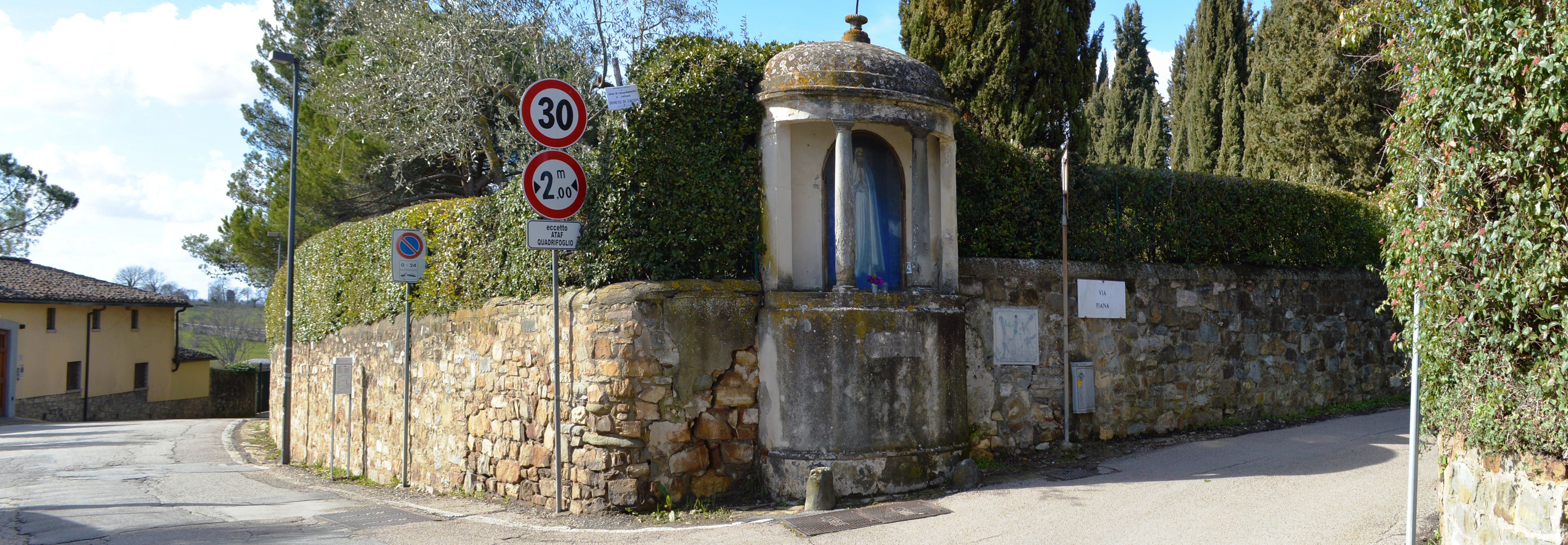 Firenze,_via_di_Santa_Maria_a_Marignolle_-_Intersezione_con_via_Piana.jpg